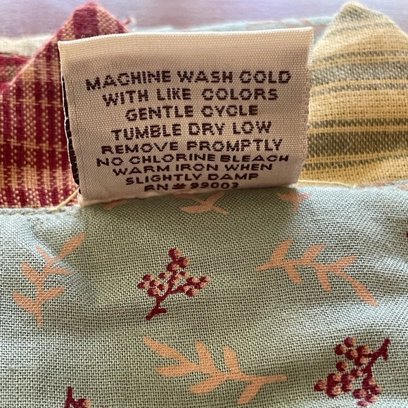 Table runner & matching tea towel - Picture 4 of 9